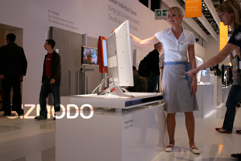 Illustration for article titled Loewe's Design Studio TVs are Absolutely Fan-Bloody-tastic